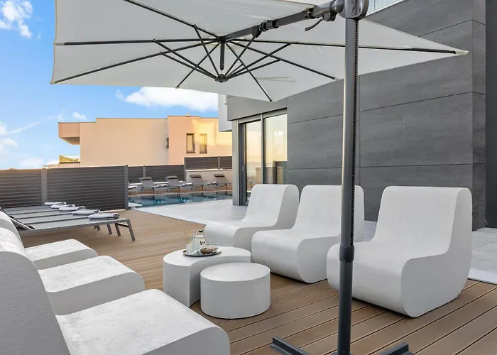 Magnus Βίλα Μακάρσκα